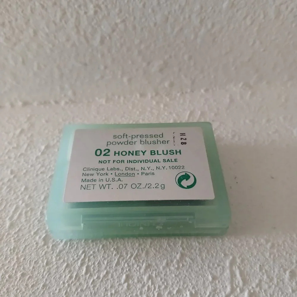 Clinique 02 Honey Blush Soft Pressed Powder Blusher Sample Purse Size .07oz - Picture 3 of 3